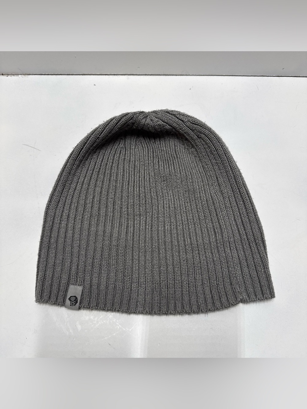 Mountain Hardwear Men’s Gray Ribbed Beanie with Logo